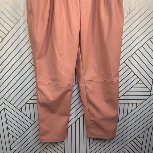 Anthropologie BlankNYC Chelsea Pants Faux Leather Pleated Tapered Pink Size 28 - Picture 4 of 9